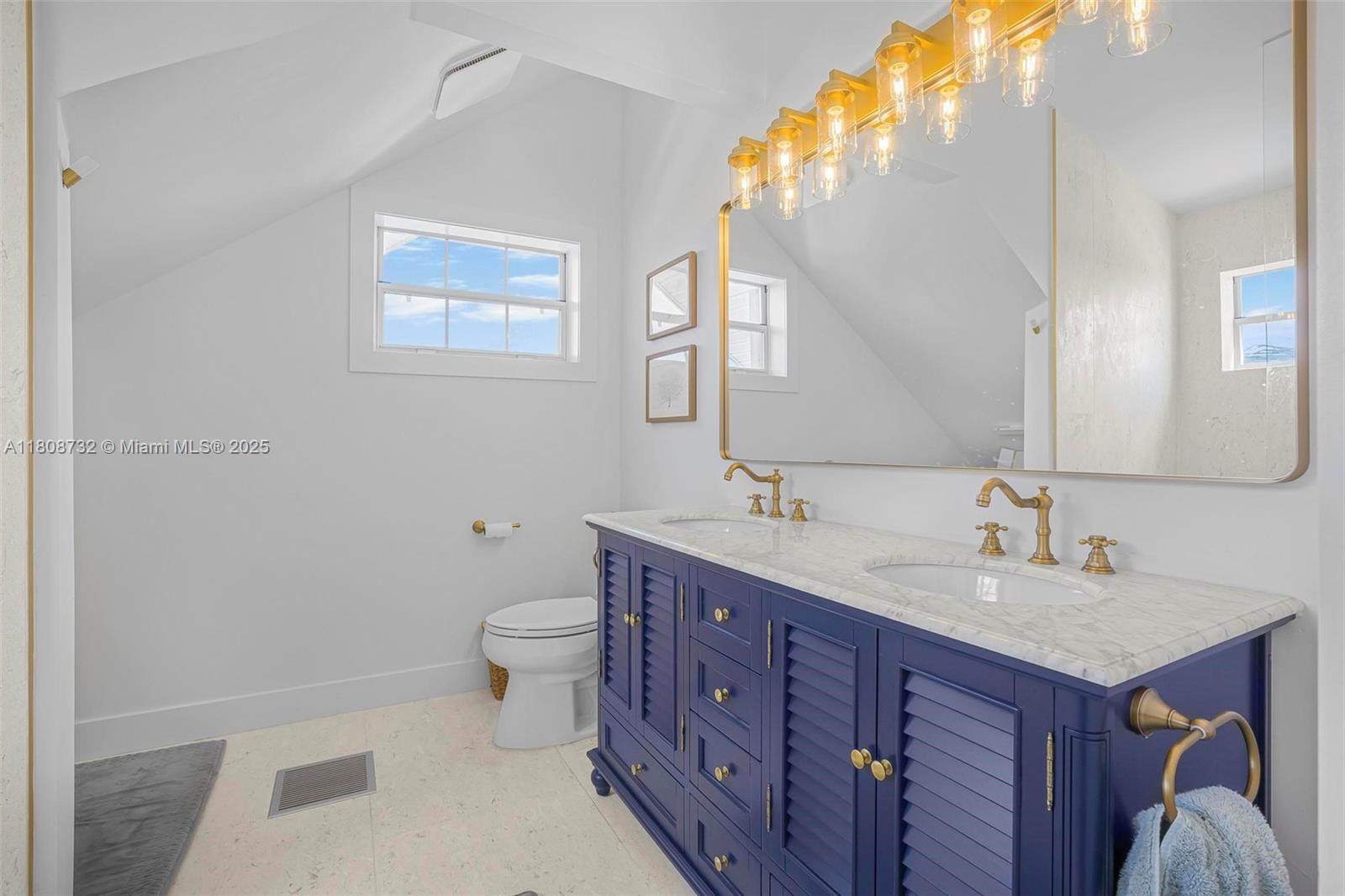 BUCCANEER PT (LARGO SOUND - Residential
