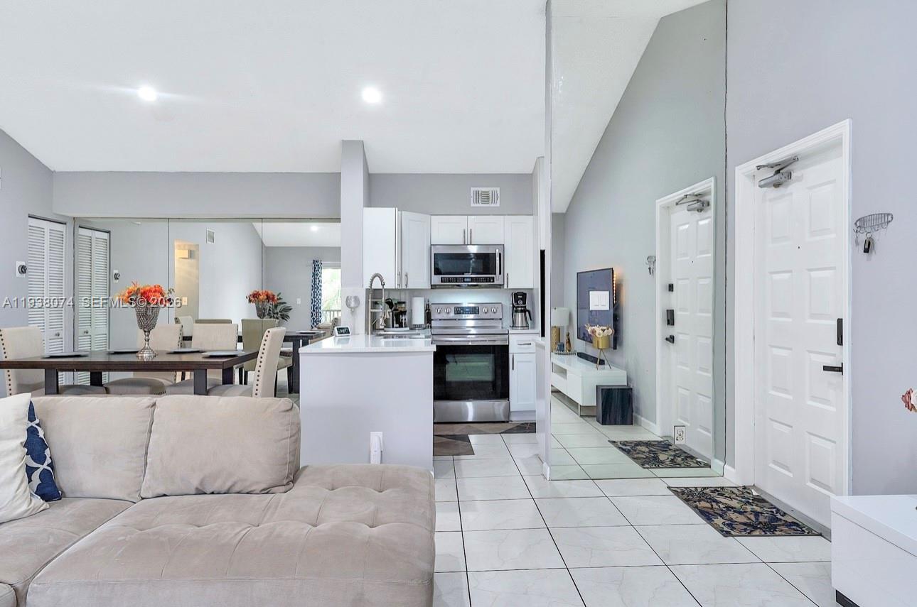 OAKLAND FOREST CLUB CONDO - Residential
