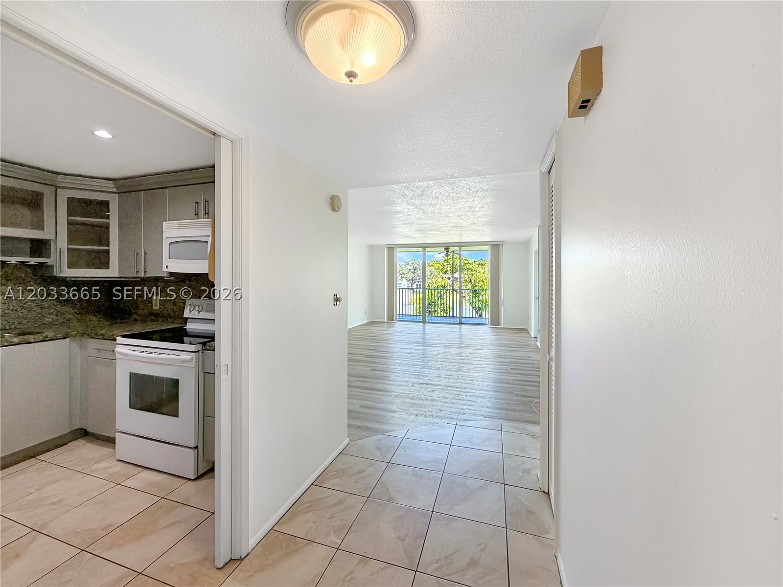 NO 73 PALM-AIRE COUNTRY C - Residential Lease