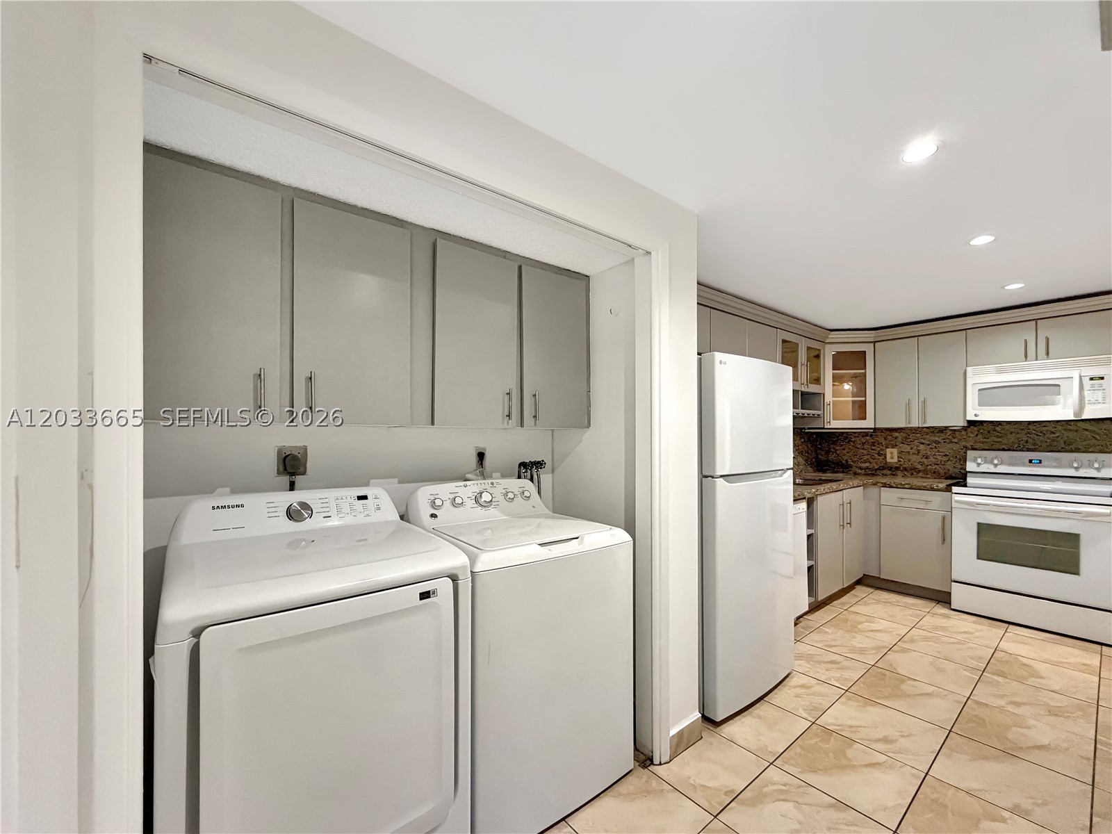 NO 73 PALM-AIRE COUNTRY C - Residential Lease
