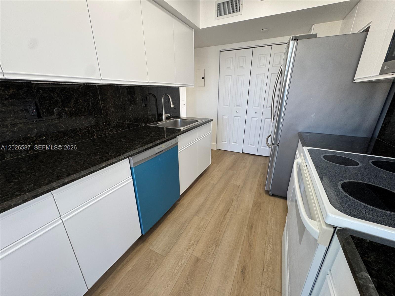 MYSTIC POINTE TOWER 500 C - Residential Lease