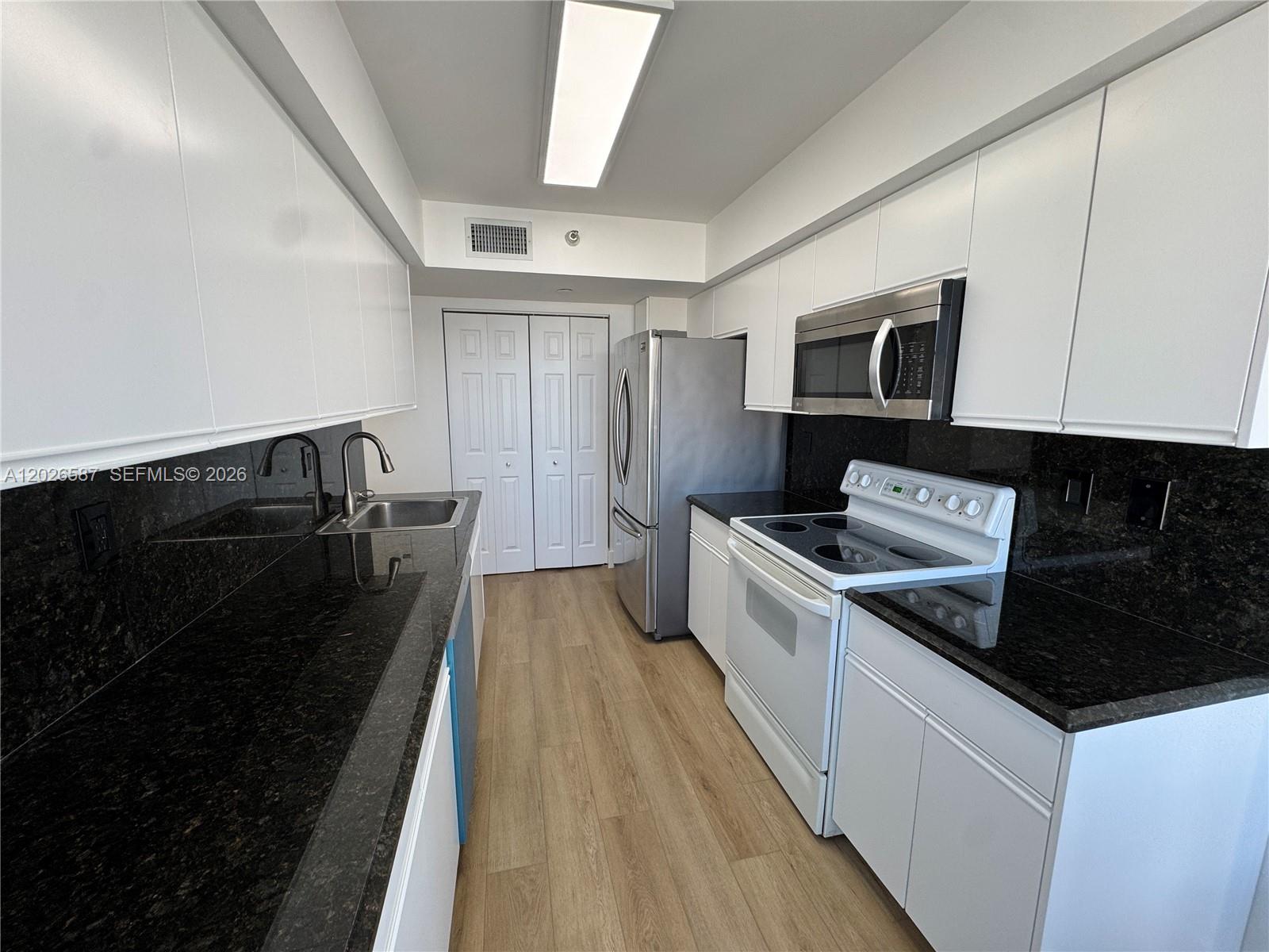 MYSTIC POINTE TOWER 500 C - Residential Lease