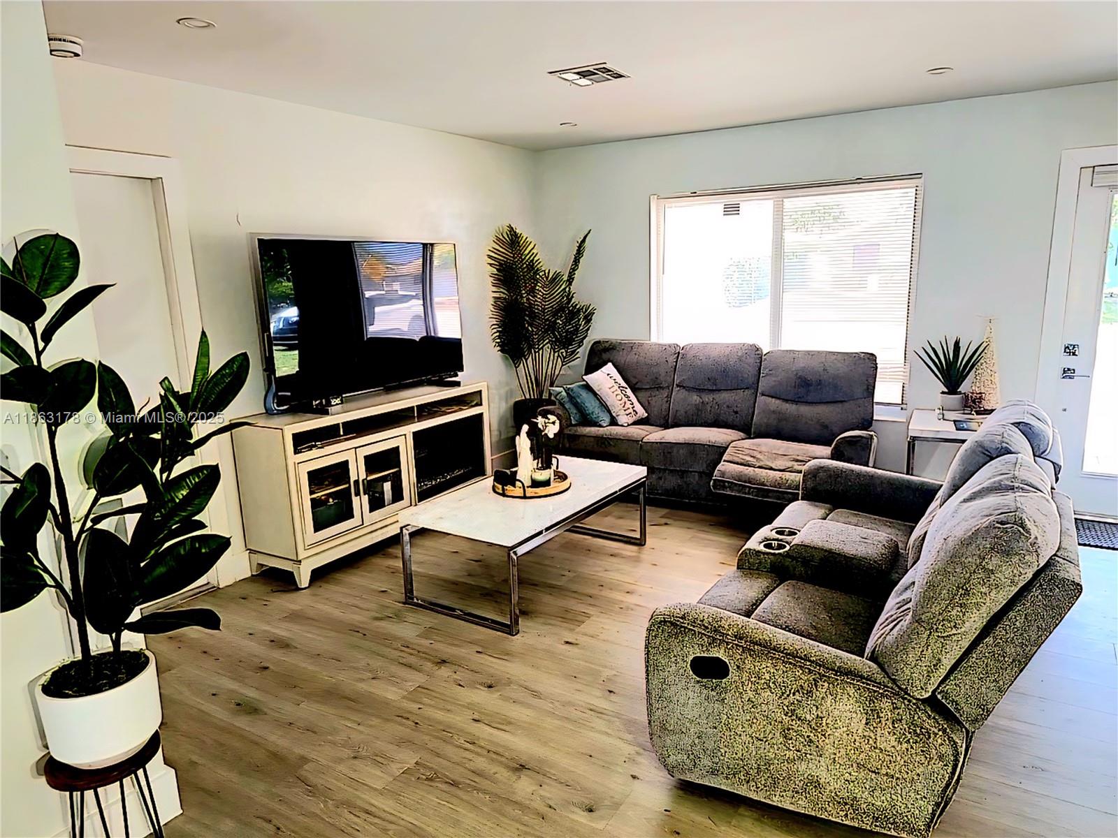 CORAL RIDGE ISLES - Residential
