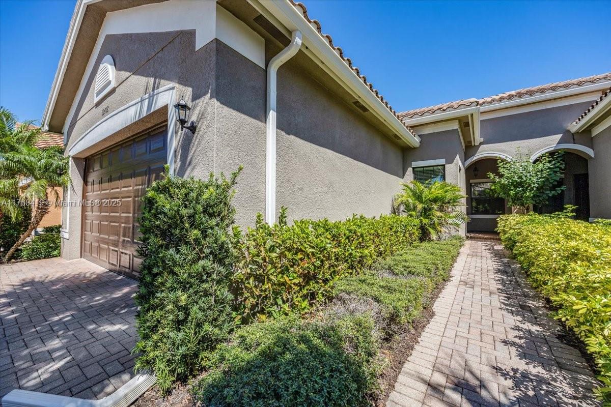 MARBELLA ISLES - Residential