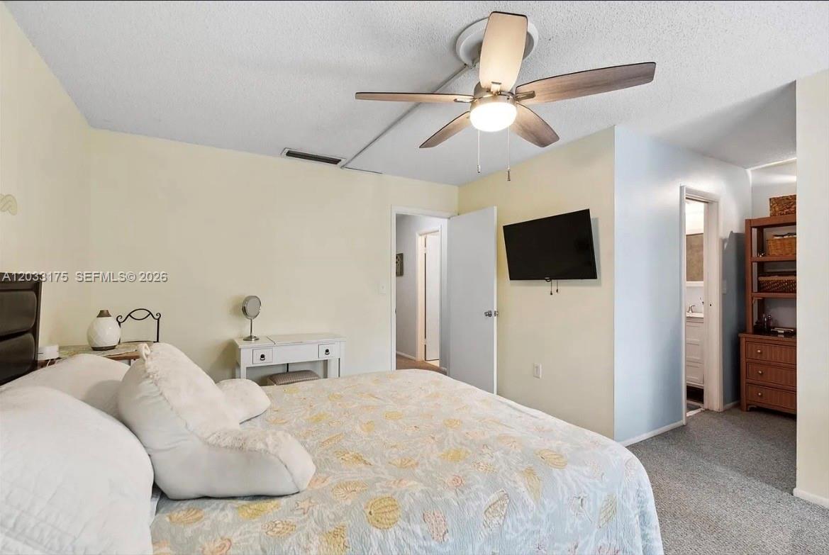 HOLLYWOOD GARDENS CONDOMI - Residential Lease