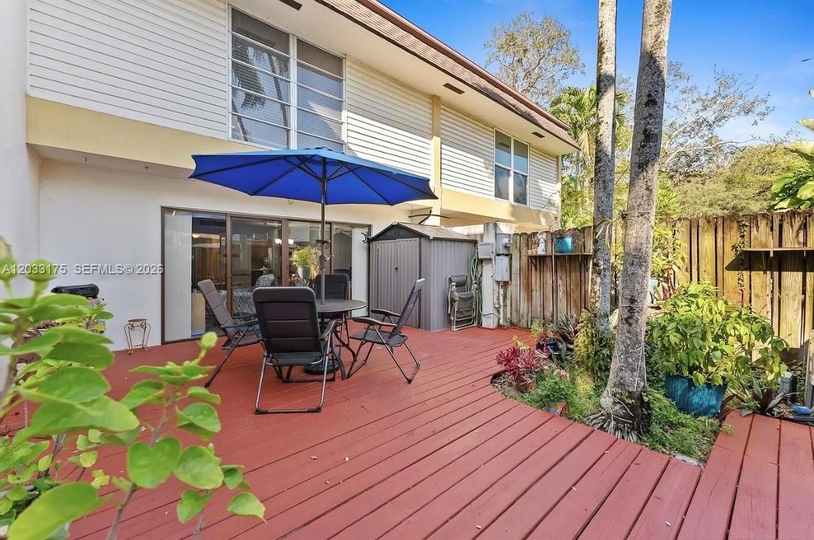 HOLLYWOOD GARDENS CONDOMI - Residential Lease