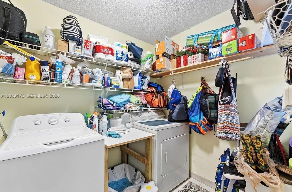 HOLLYWOOD GARDENS CONDOMI - Residential Lease