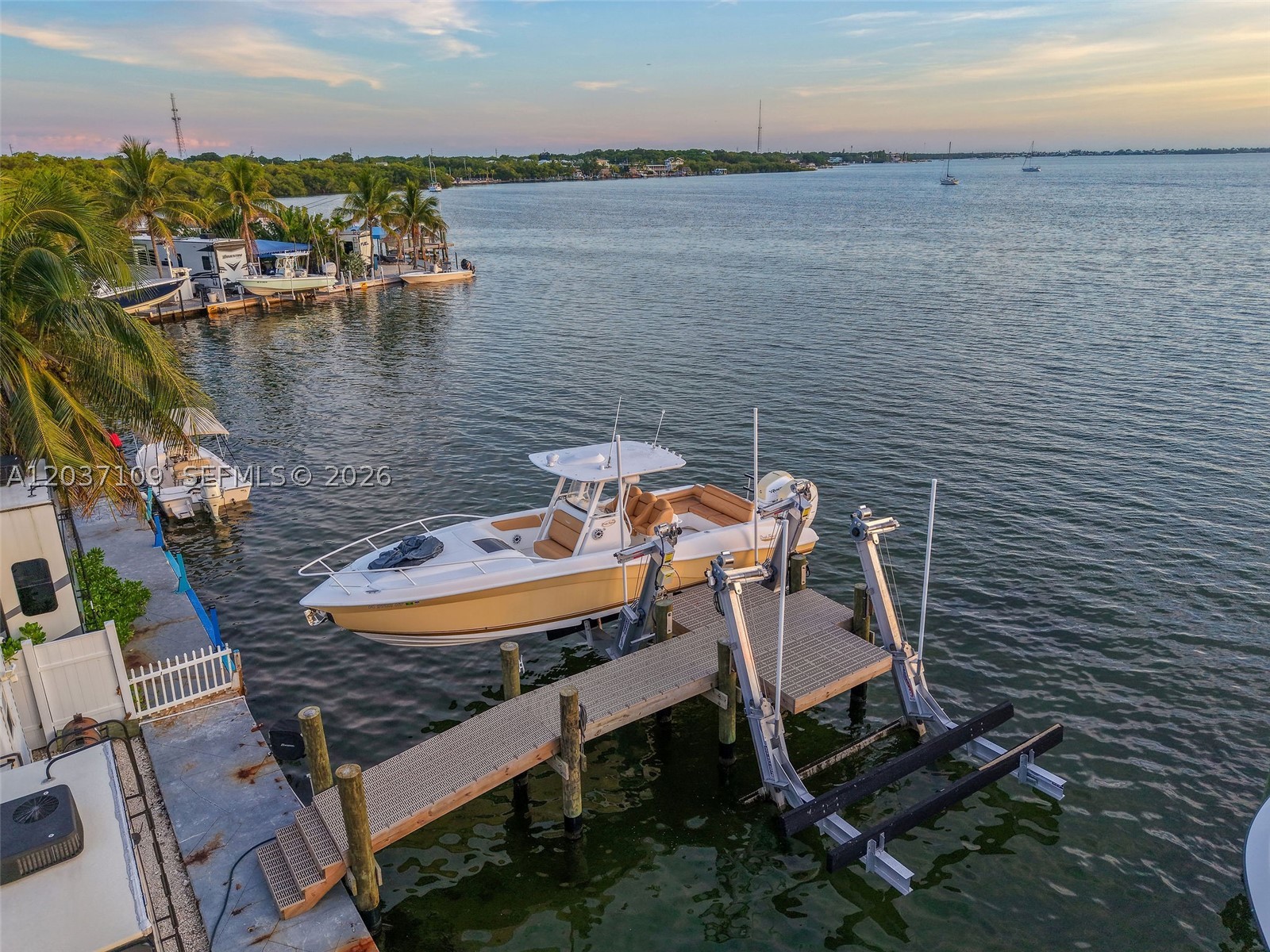 CALUSA CAMPGROUND - Land