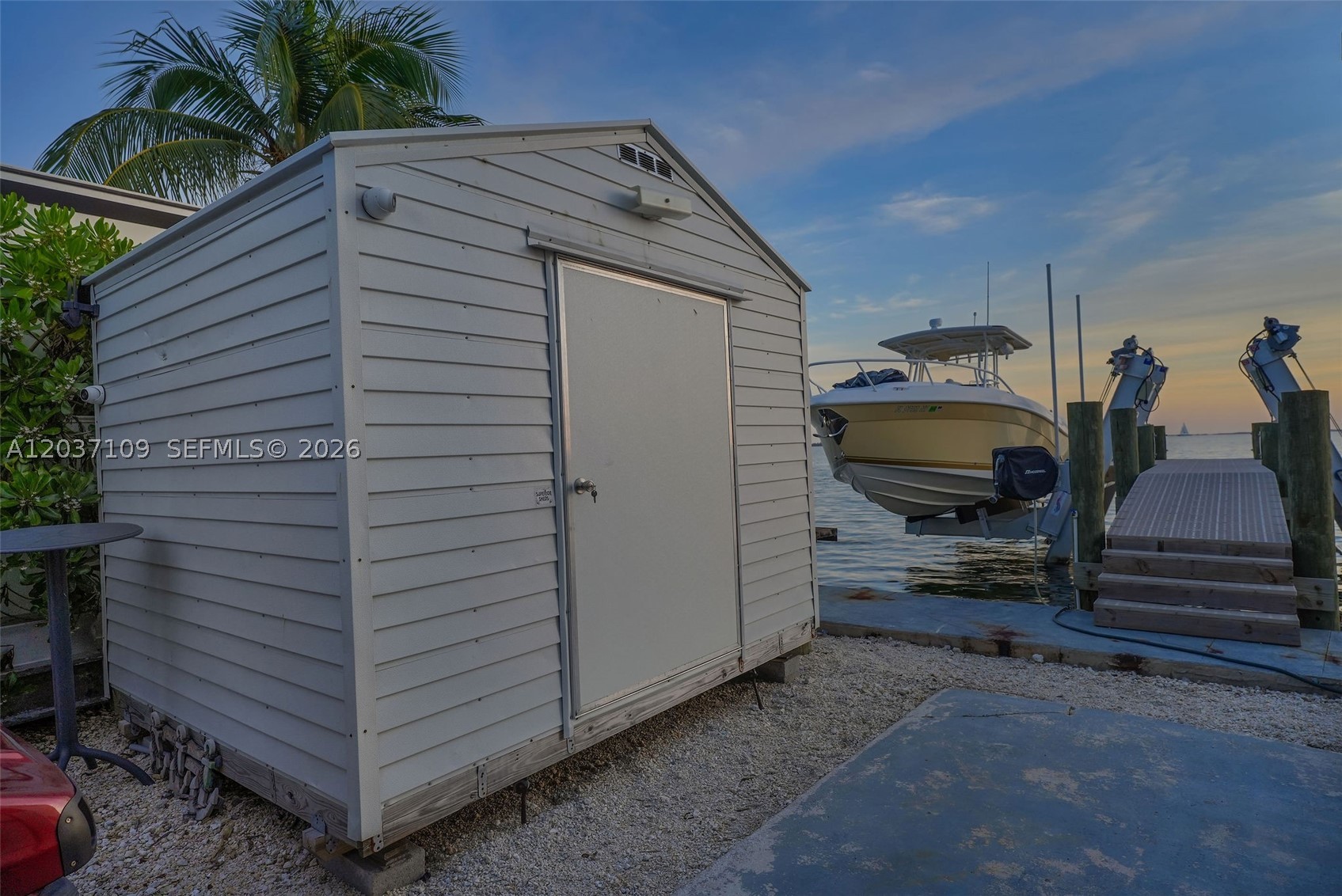 CALUSA CAMPGROUND - Land