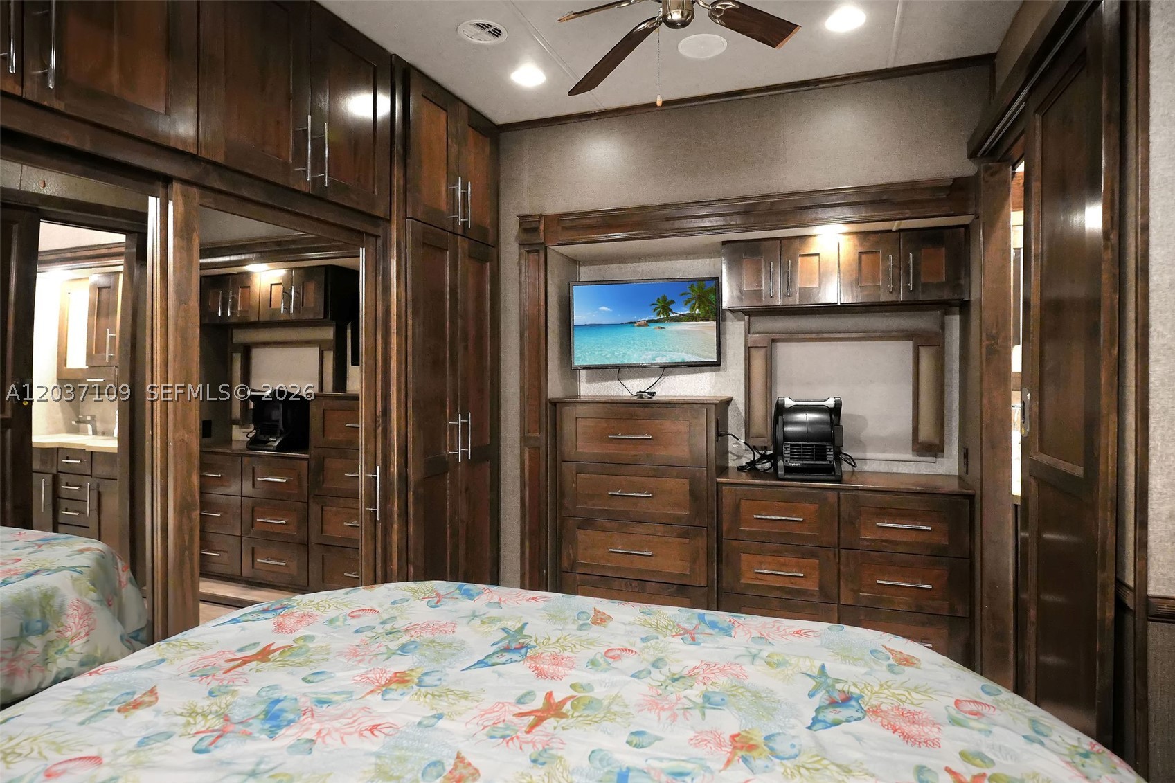 CALUSA CAMPGROUND - Land
