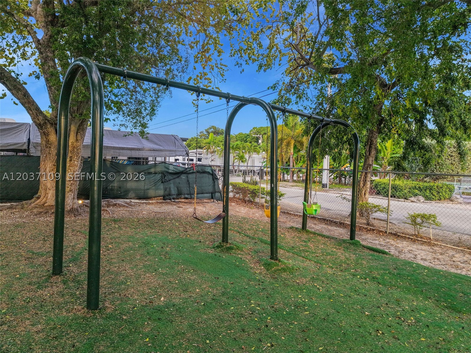 CALUSA CAMPGROUND - Land