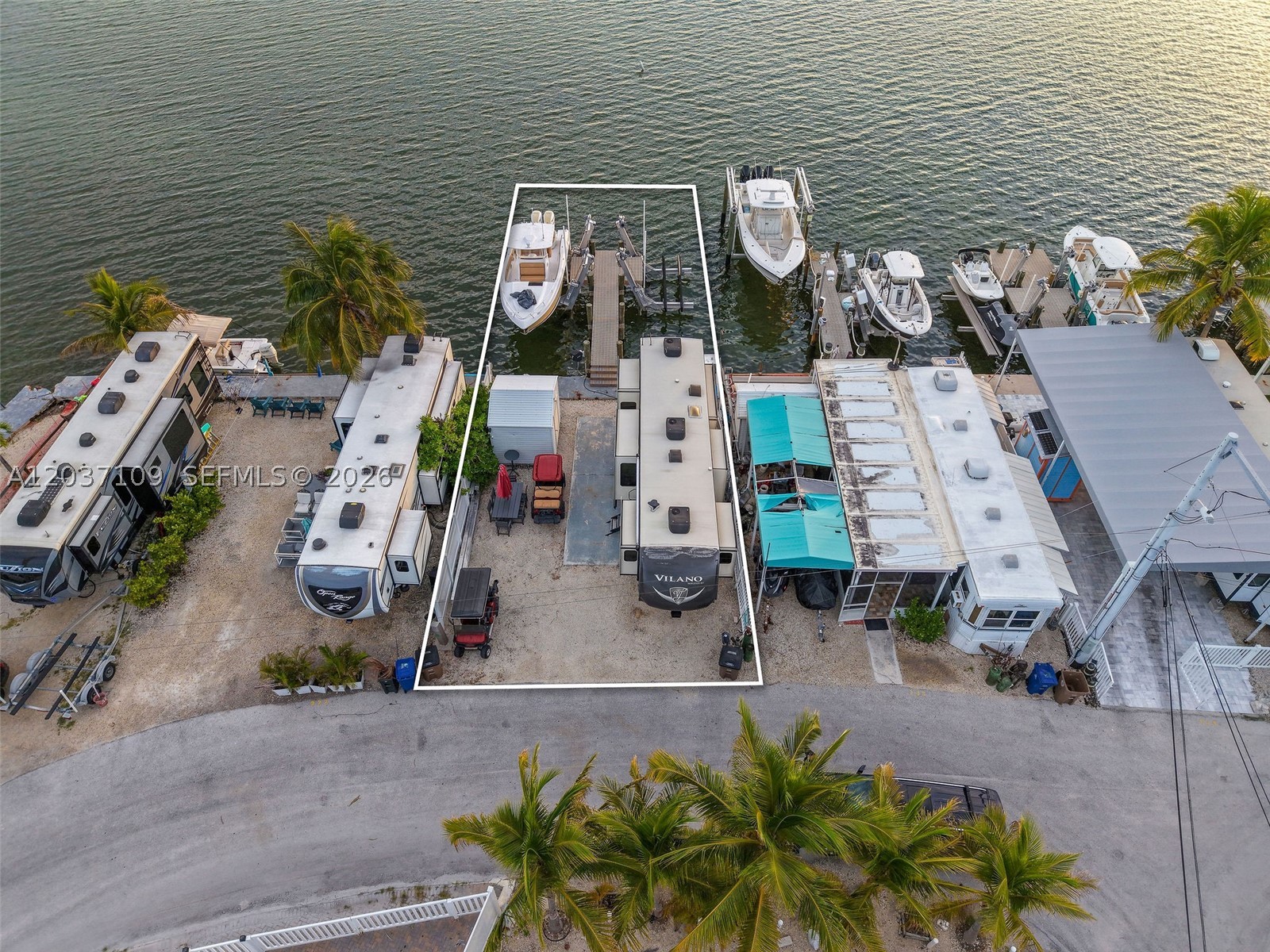CALUSA CAMPGROUND - Land