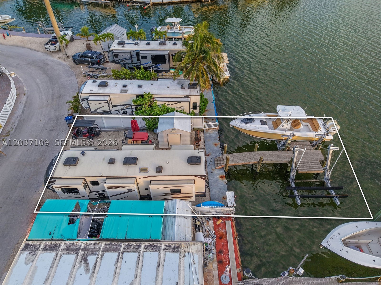 CALUSA CAMPGROUND - Land