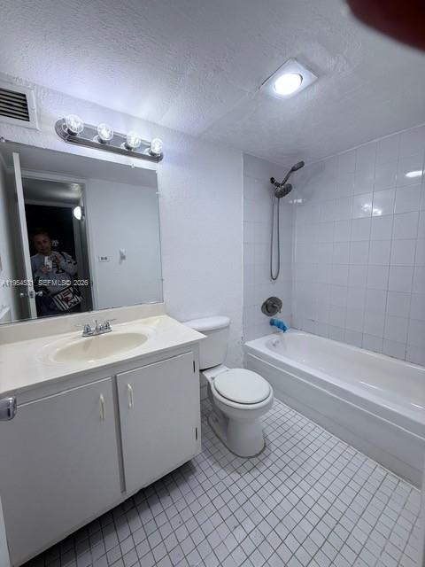 YOLANDA VILLAS CONDO - Residential
