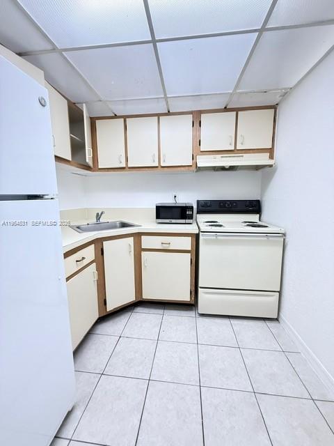 Spacious unit in convenient location near highways and shopping.