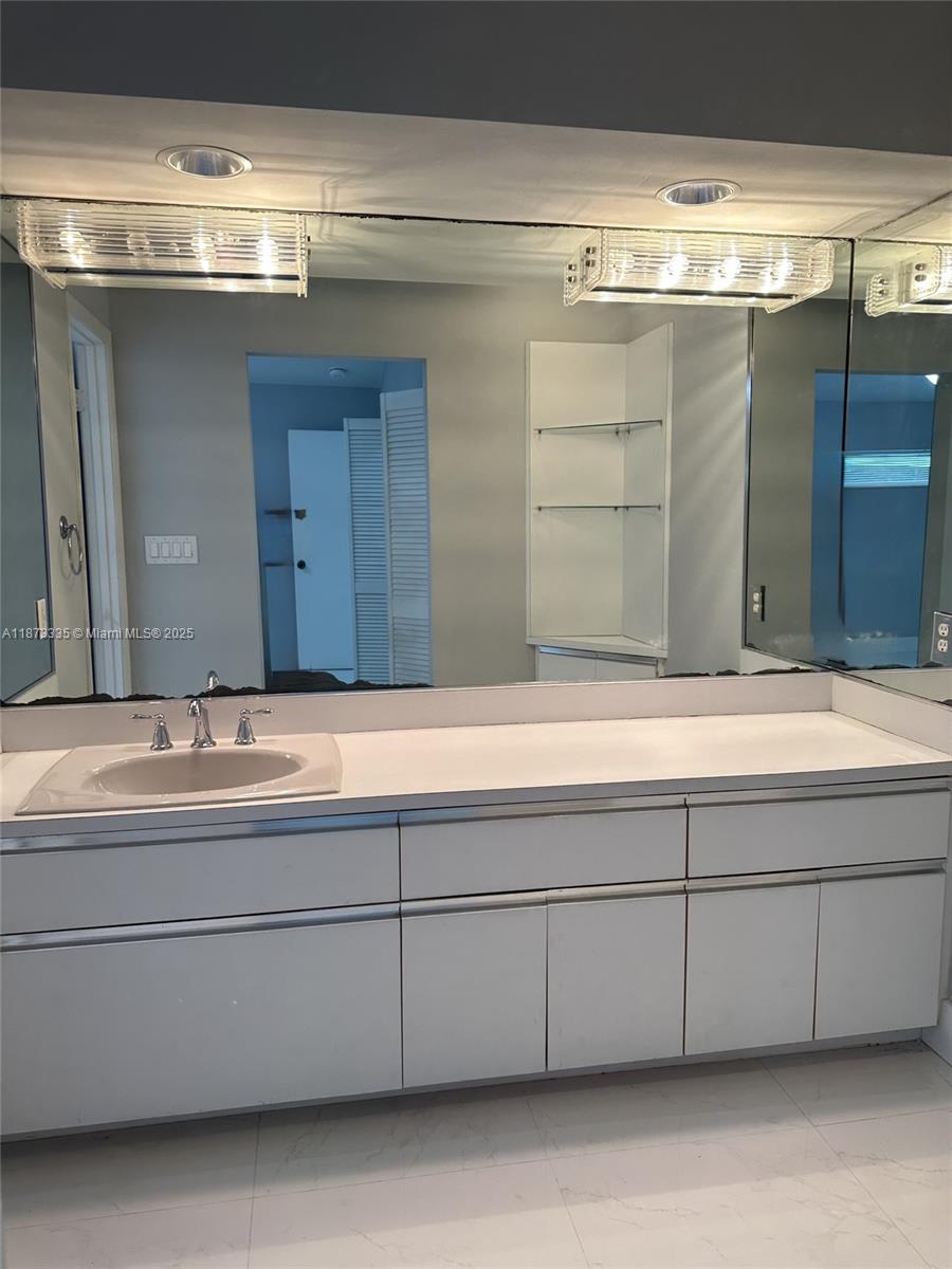 COUNTRY LAKE MANORS SEC 3 - Residential