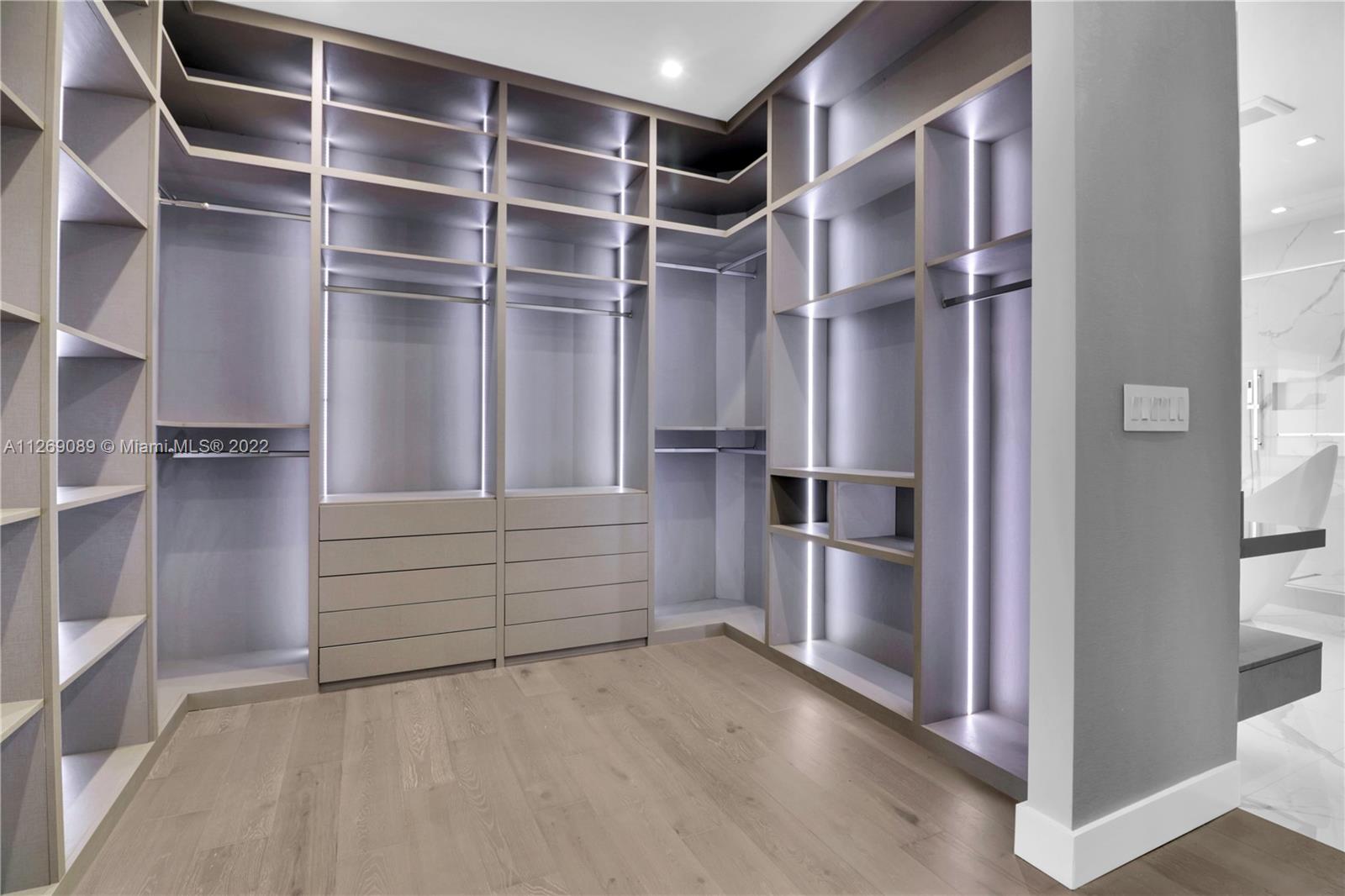 EASTERN SHORES 1ST ADDN - Residential