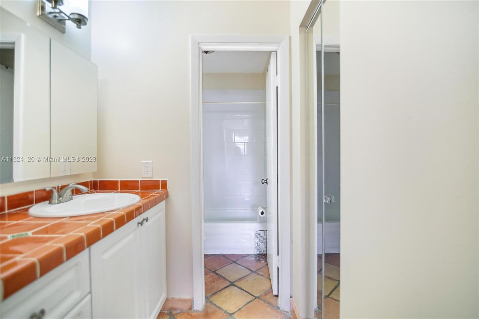 HEFTLER TOWNHOUSES - Residential Lease