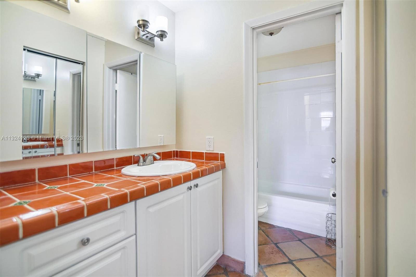 HEFTLER TOWNHOUSES - Residential Lease