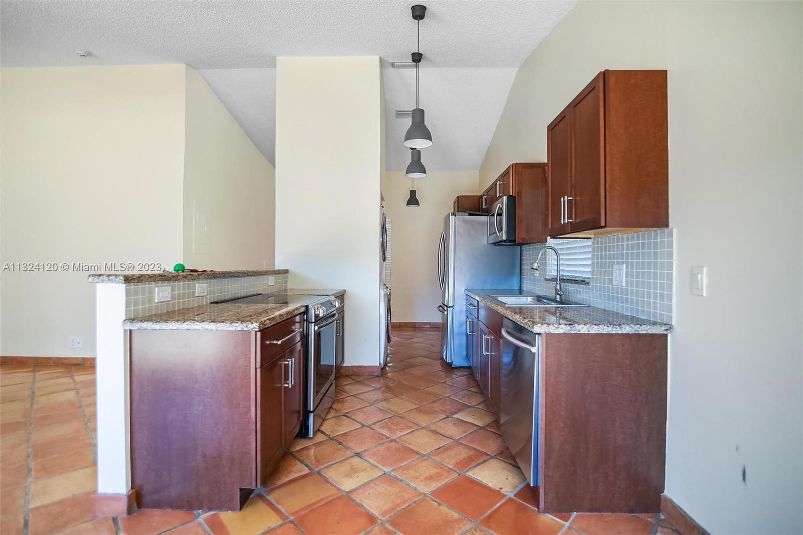 HEFTLER TOWNHOUSES - Residential Lease