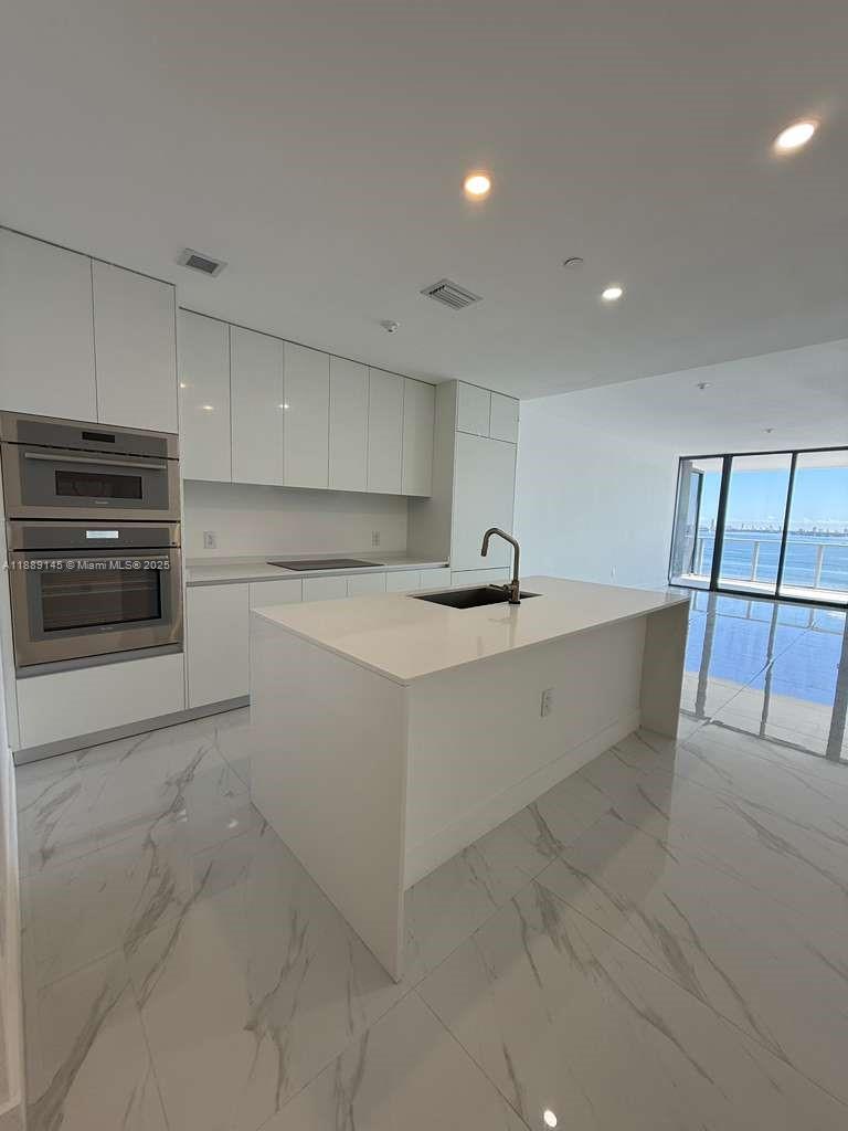 ARIA RESERVE SOUTH TOWER - Residential Lease
