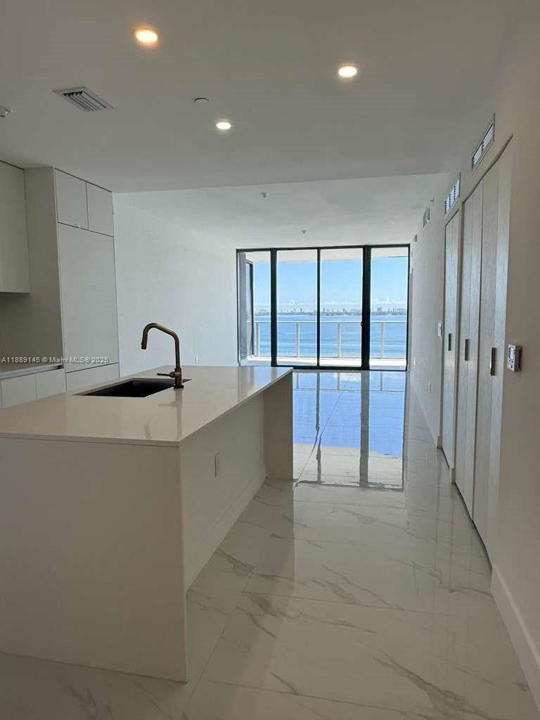 ARIA RESERVE SOUTH TOWER - Residential Lease