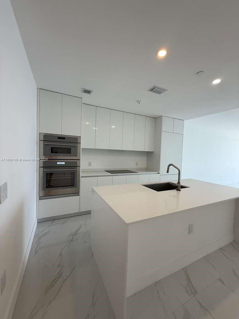 ARIA RESERVE SOUTH TOWER - Residential Lease