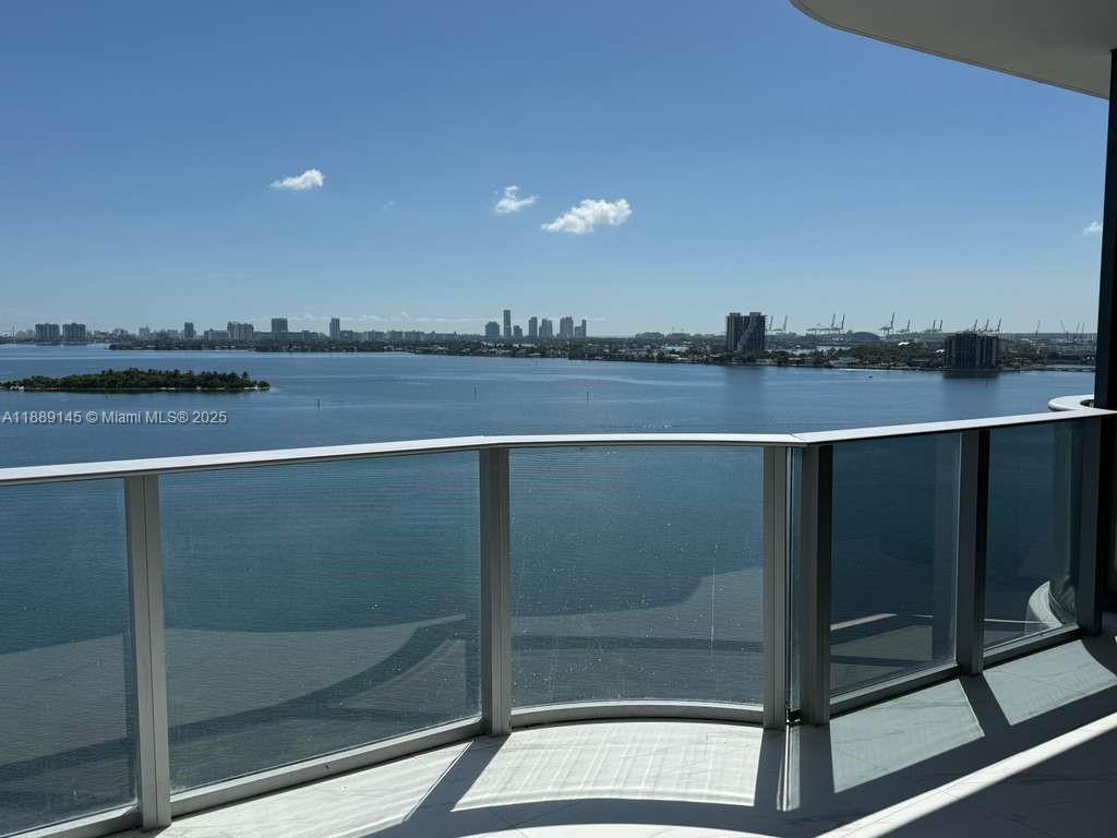 ARIA RESERVE SOUTH TOWER - Residential Lease