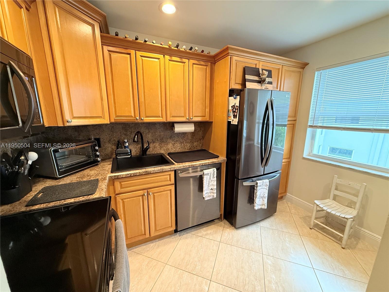 COLONIAL CLUB CONDO SEC 1 - Residential