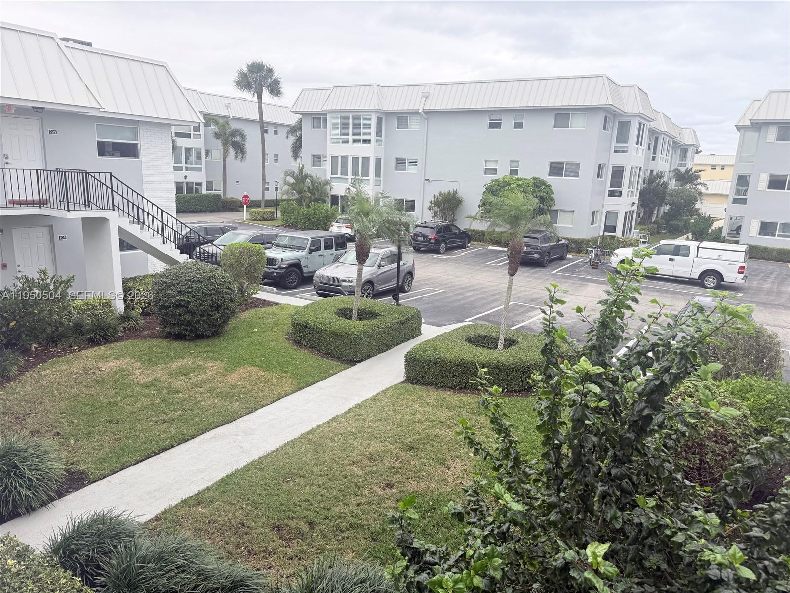 COLONIAL CLUB CONDO SEC 1 - Residential