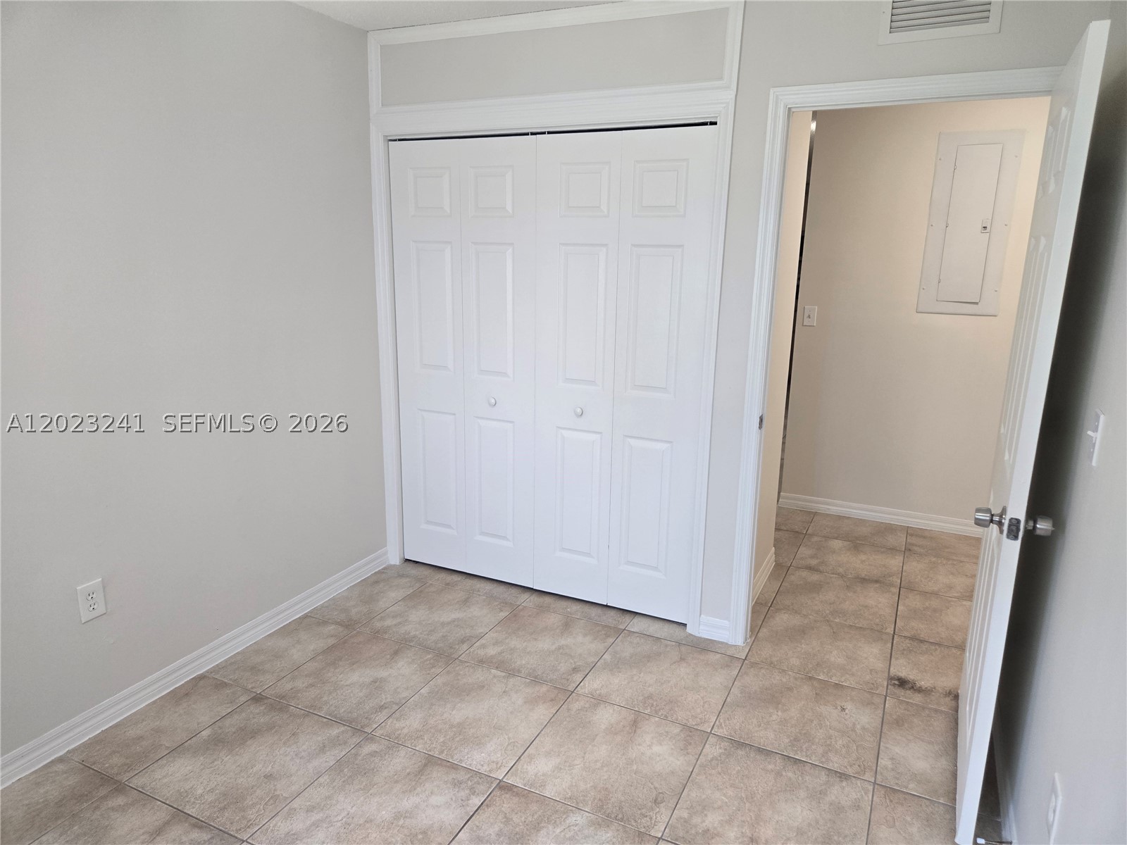 REV LINDLEY PERRINE CENTE - Residential Lease