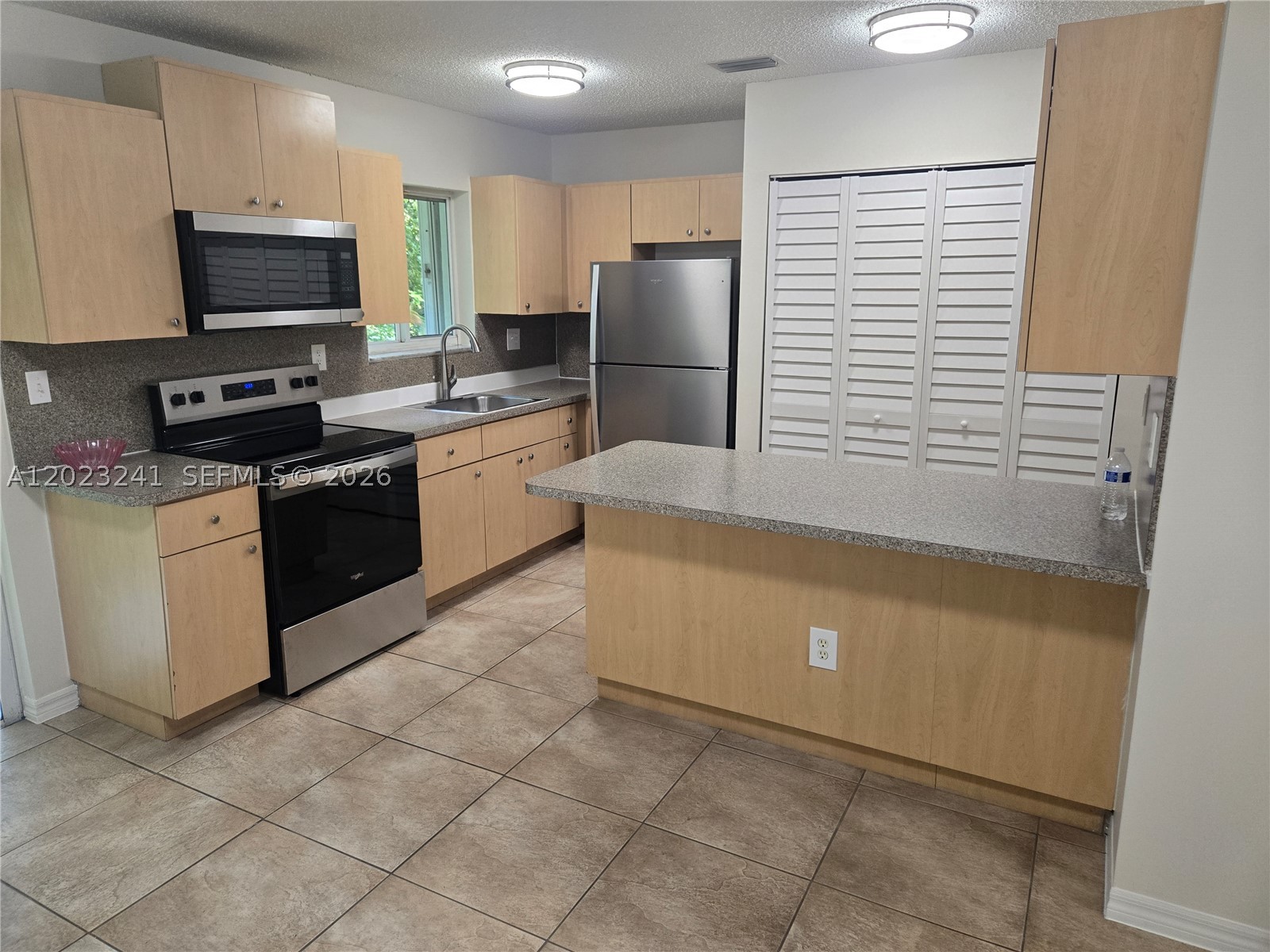 REV LINDLEY PERRINE CENTE - Residential Lease