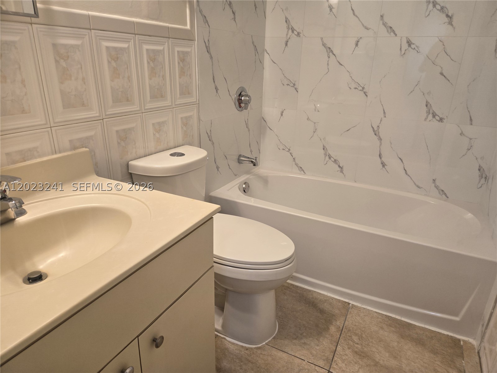 REV LINDLEY PERRINE CENTE - Residential Lease