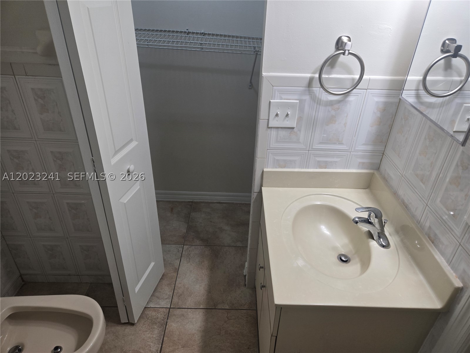 REV LINDLEY PERRINE CENTE - Residential Lease
