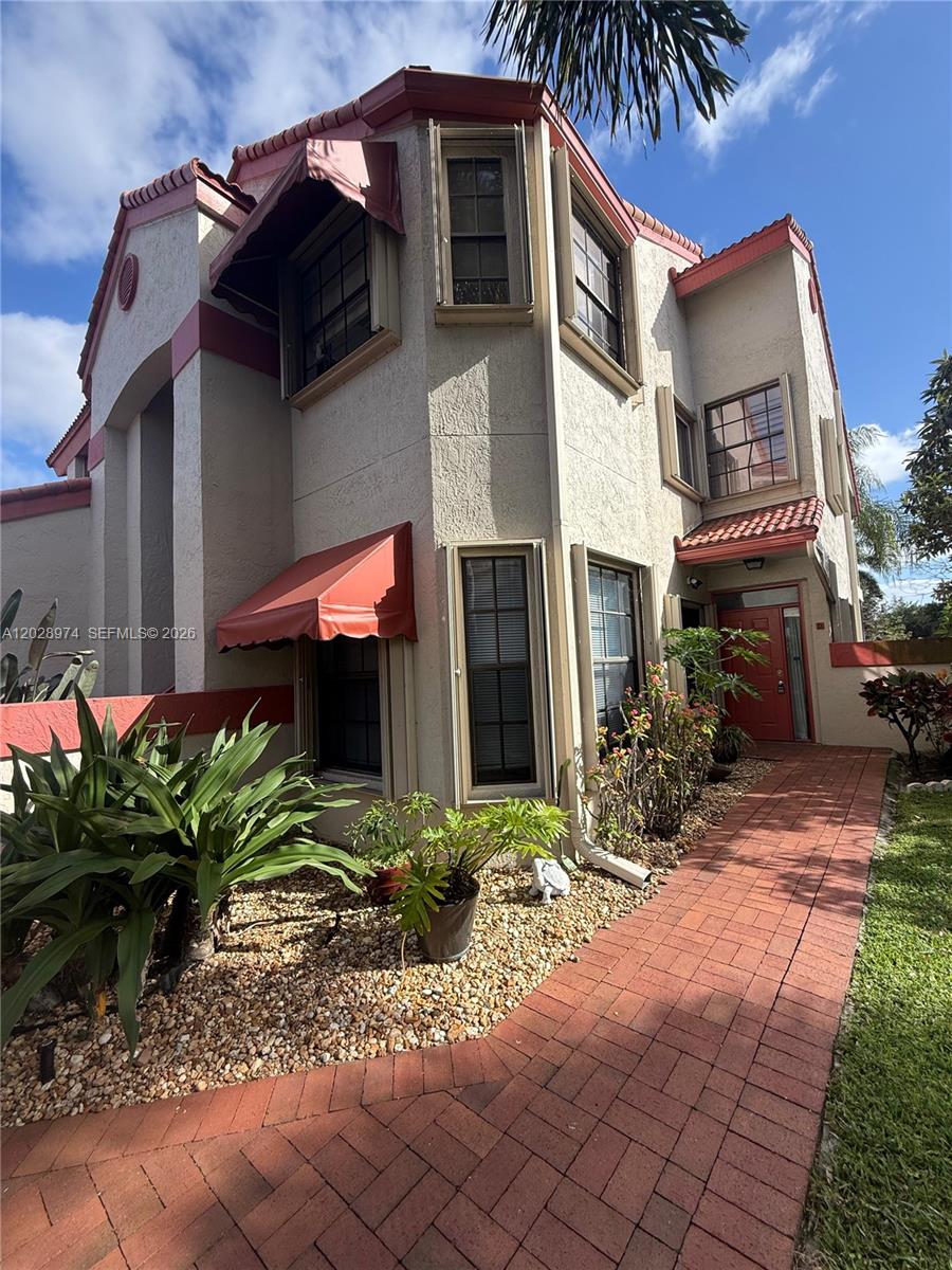 LEXINGTON CLUB VILLAS CON - Residential Lease