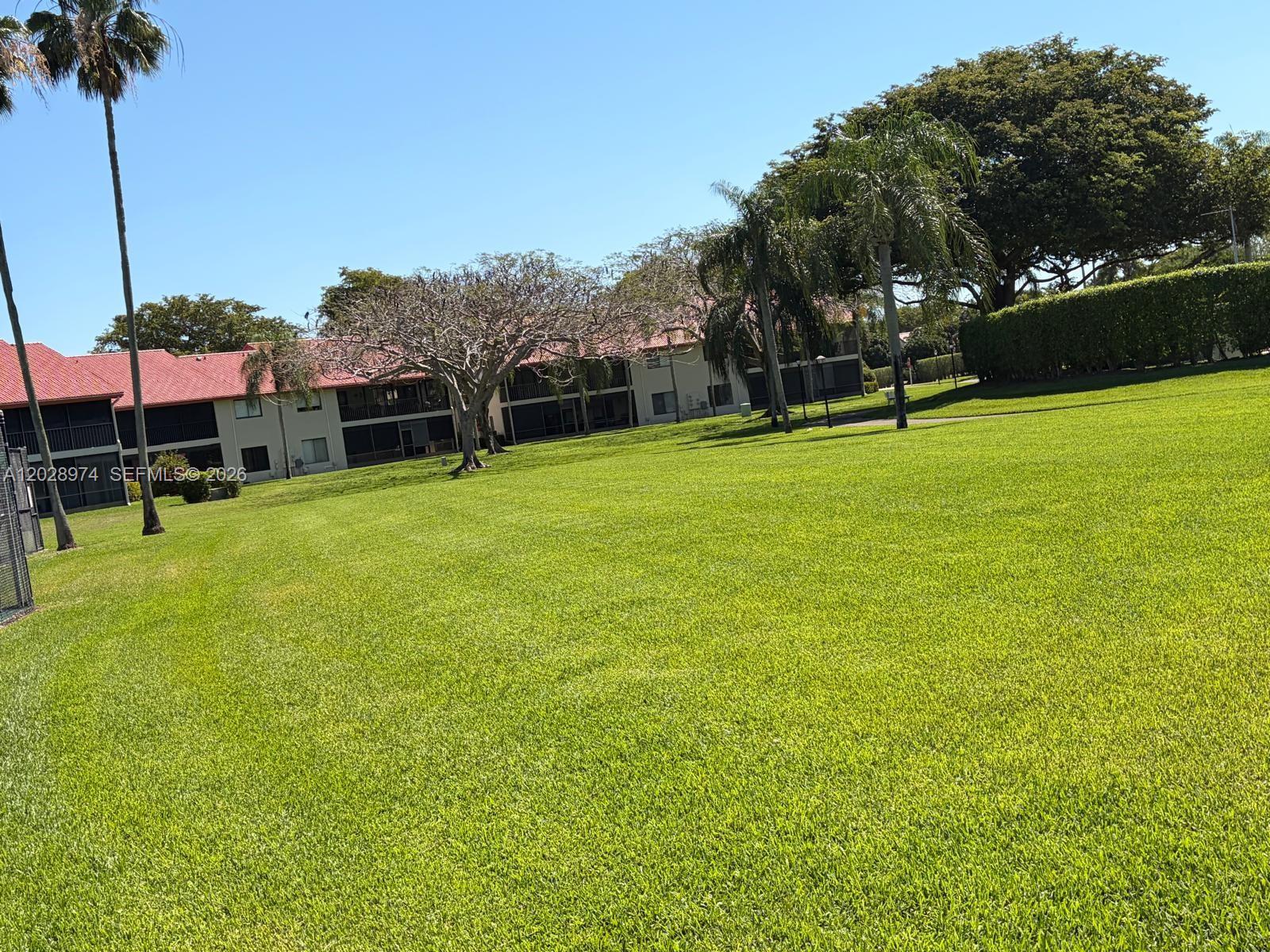 LEXINGTON CLUB VILLAS CON - Residential Lease