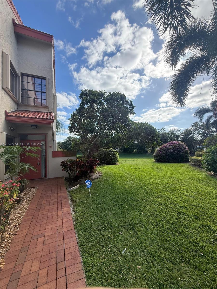 LEXINGTON CLUB VILLAS CON - Residential Lease