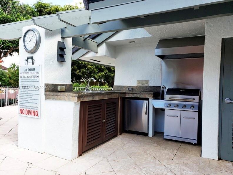 L HERMITAGE - Residential Lease
