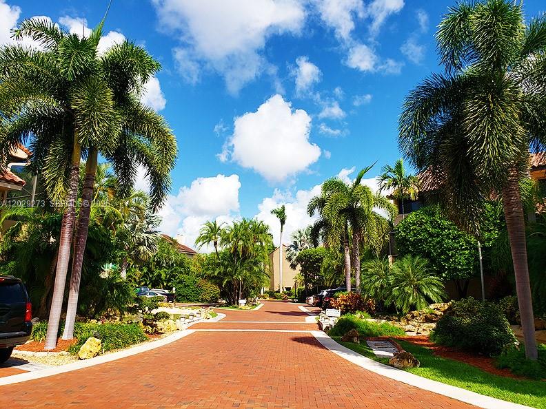 L HERMITAGE - Residential Lease