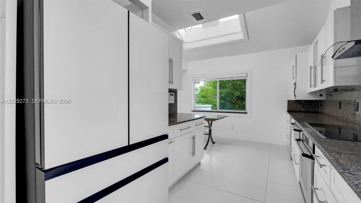 L HERMITAGE - Residential Lease