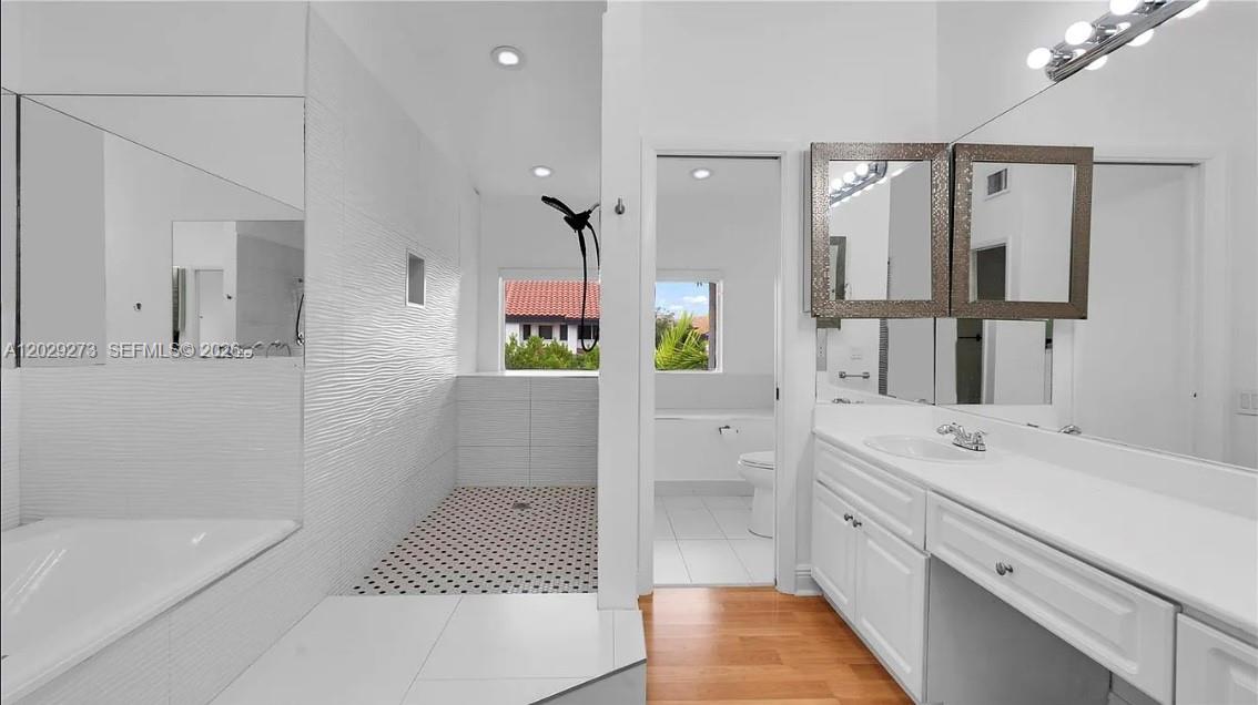 L HERMITAGE - Residential Lease