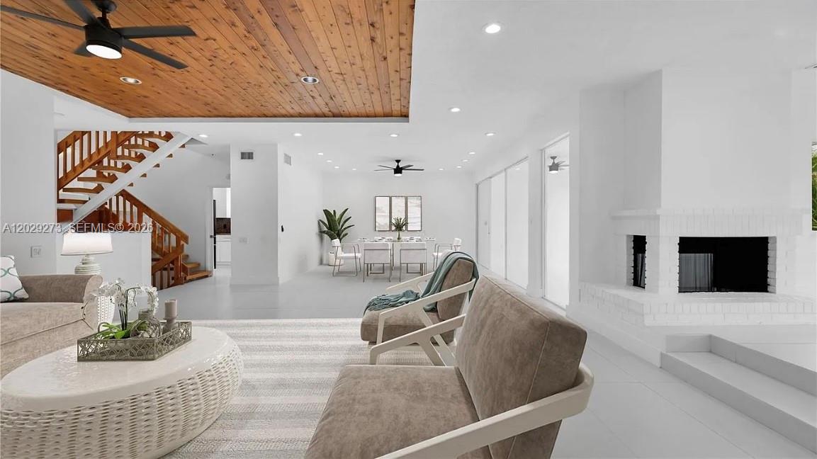 L HERMITAGE - Residential Lease