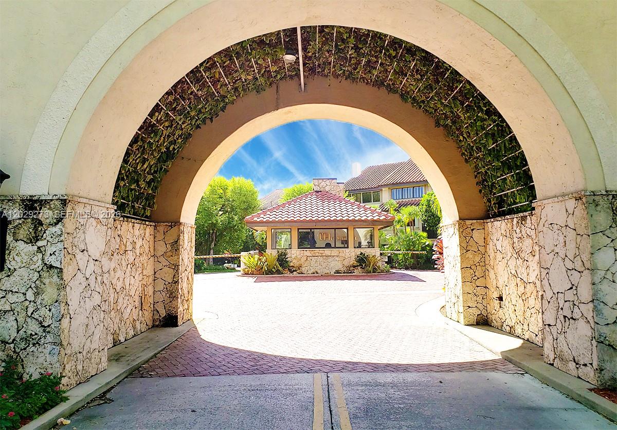 L HERMITAGE - Residential Lease