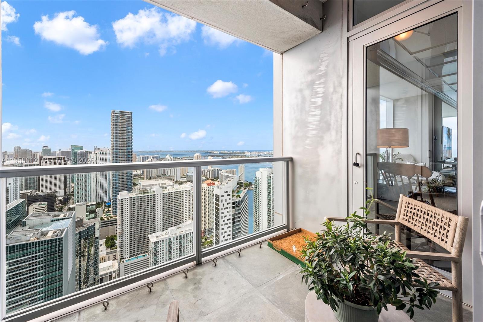 FOUR SEASONS RESIDENCES - Residential