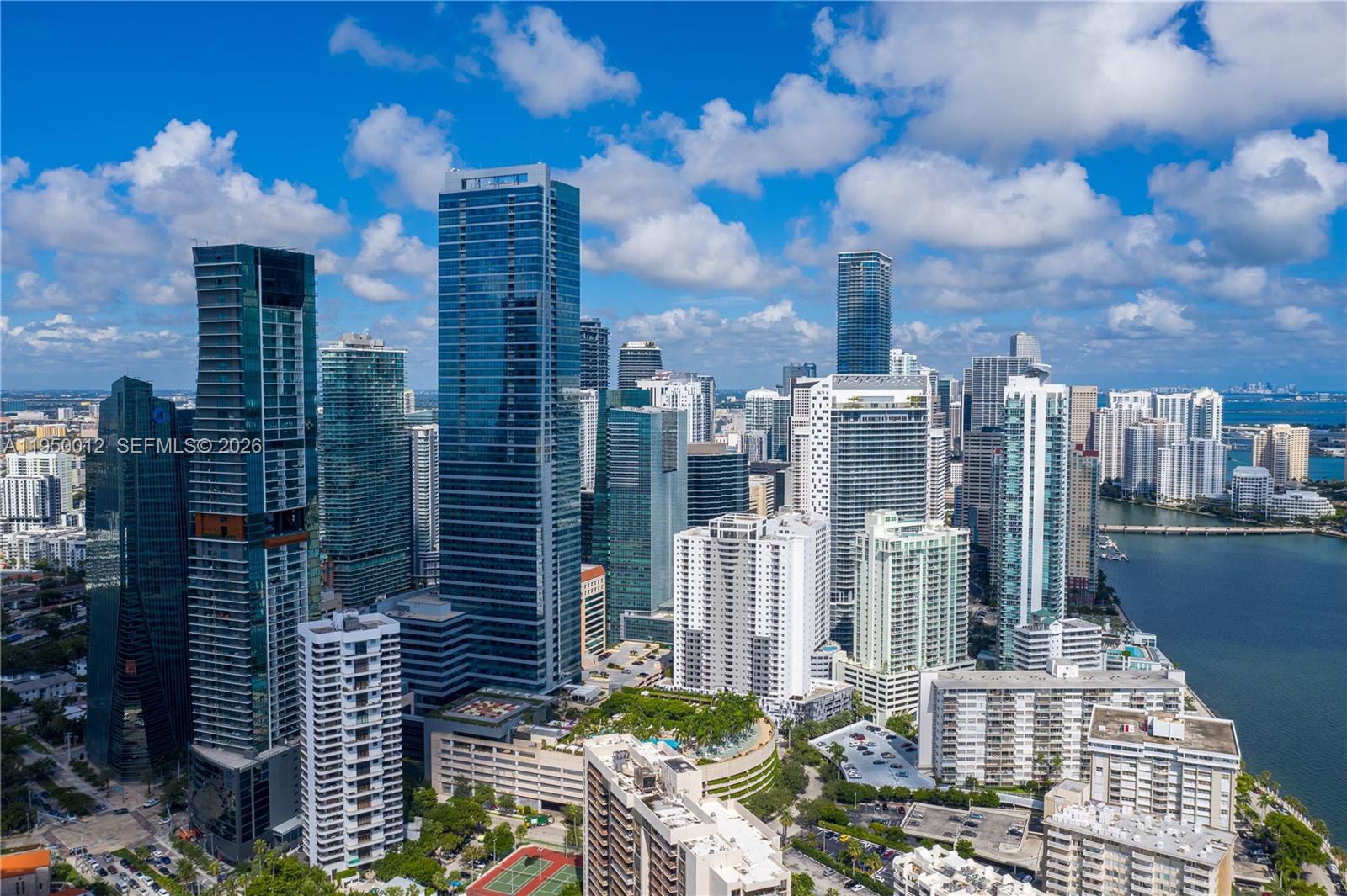 FOUR SEASONS RESIDENCES - Residential