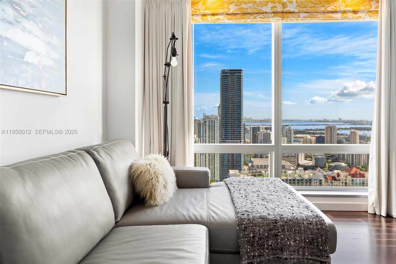 FOUR SEASONS RESIDENCES - Residential