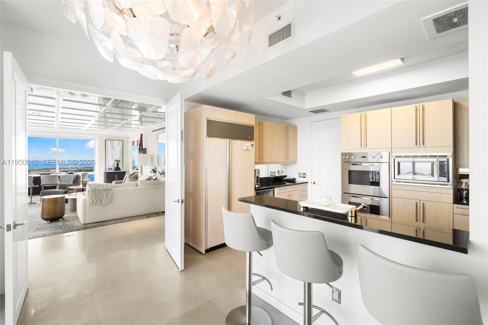 FOUR SEASONS RESIDENCES - Residential