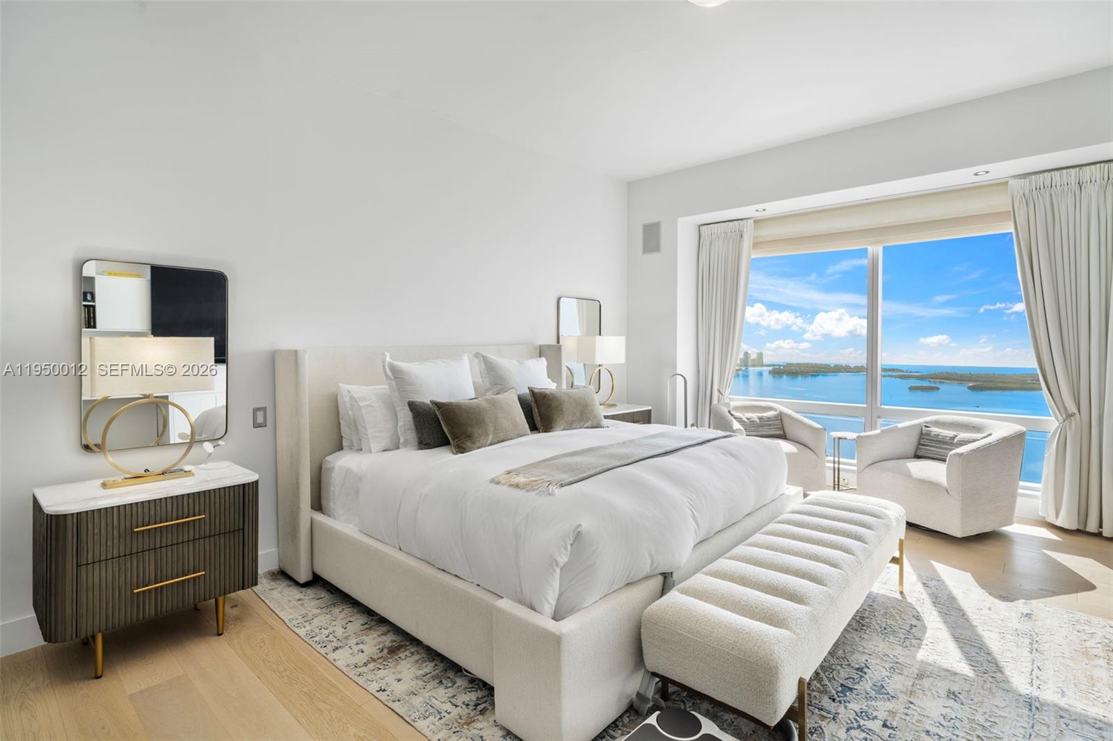FOUR SEASONS RESIDENCES - Residential