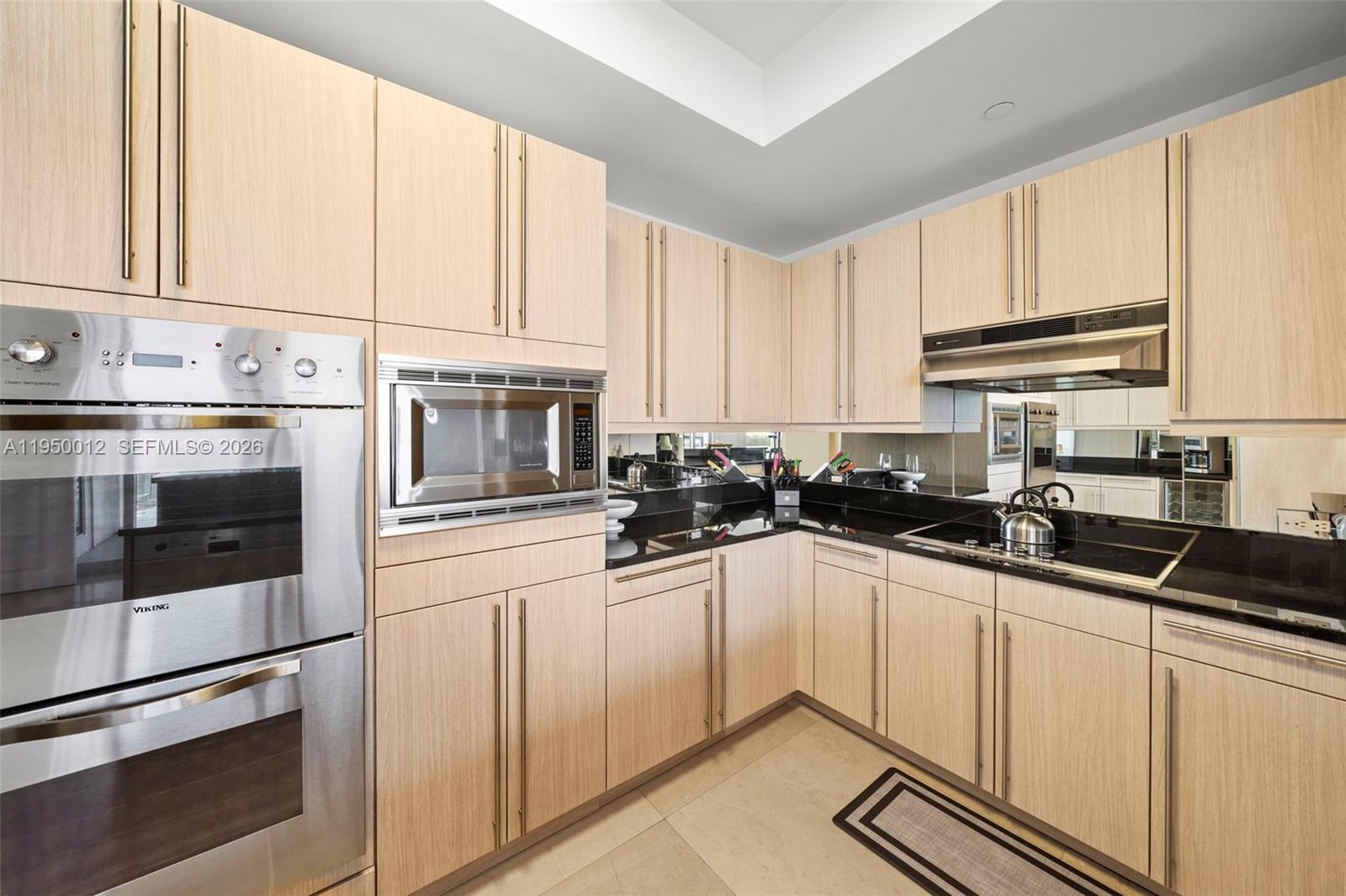 FOUR SEASONS RESIDENCES - Residential