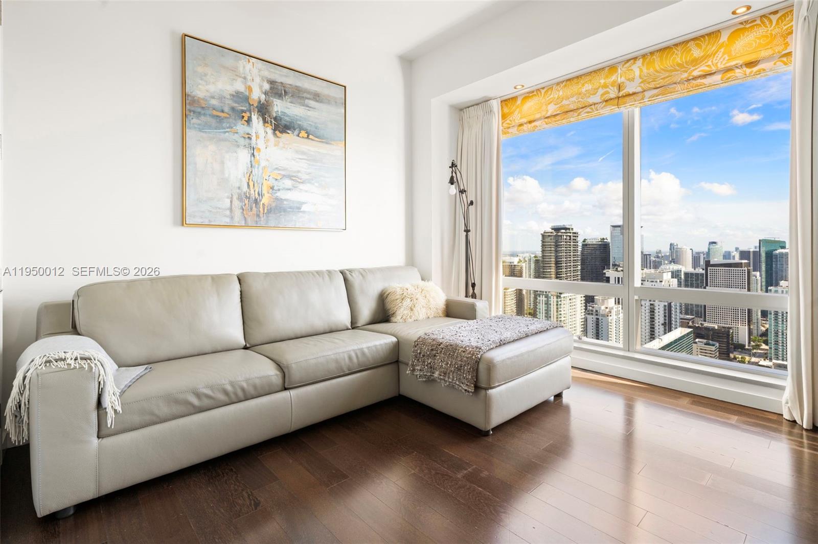 FOUR SEASONS RESIDENCES - Residential